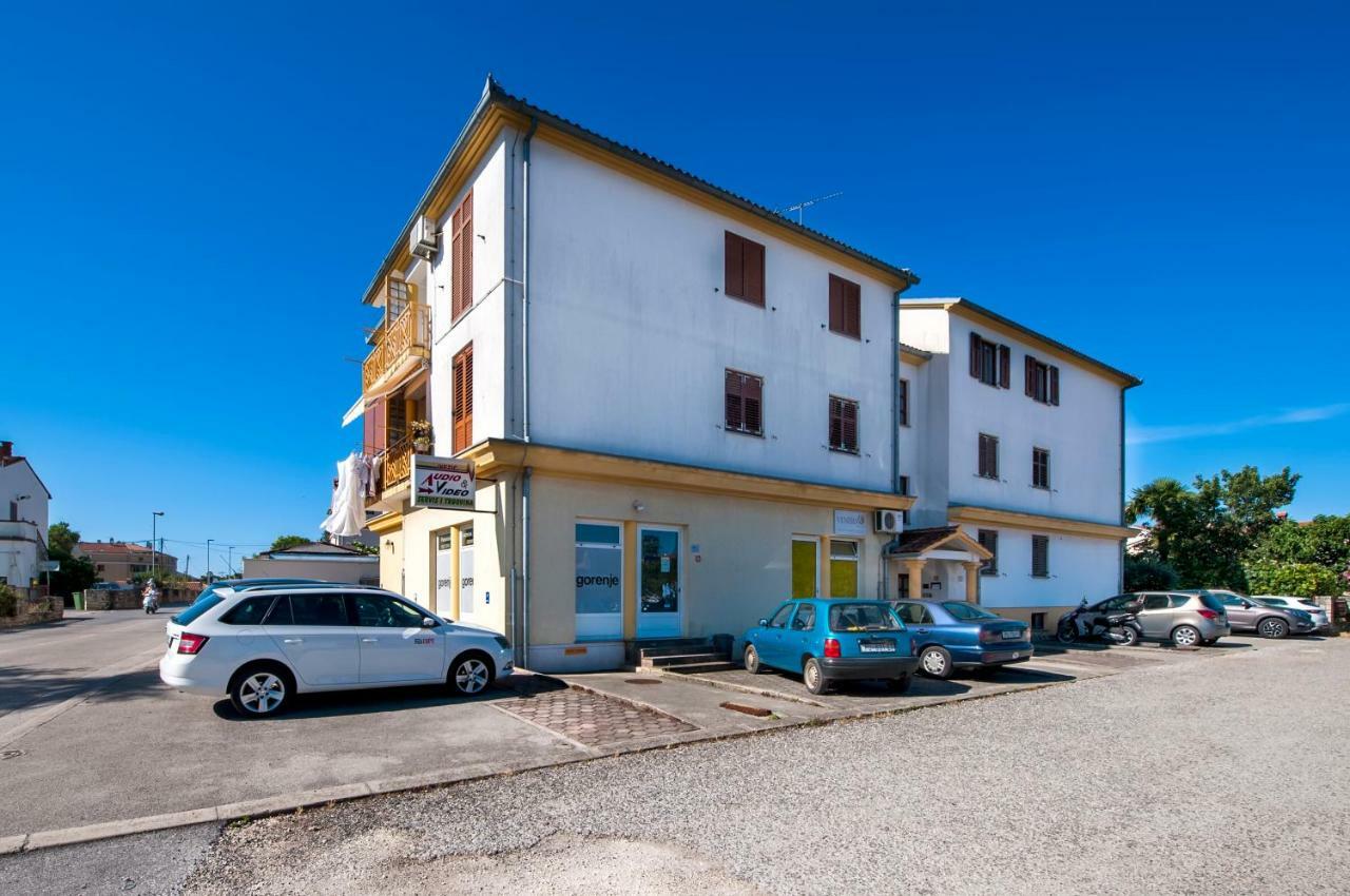 Apartment Thalassa ロヴィニ エクステリア 写真