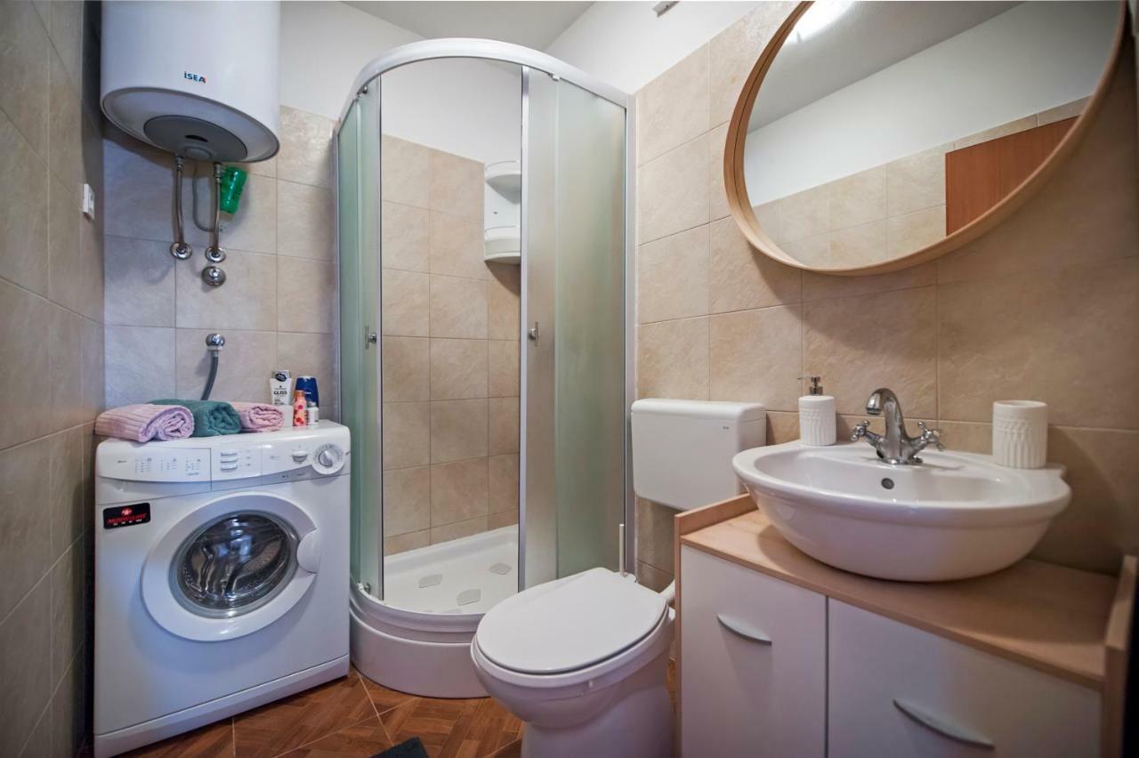 Apartment Thalassa ロヴィニ エクステリア 写真