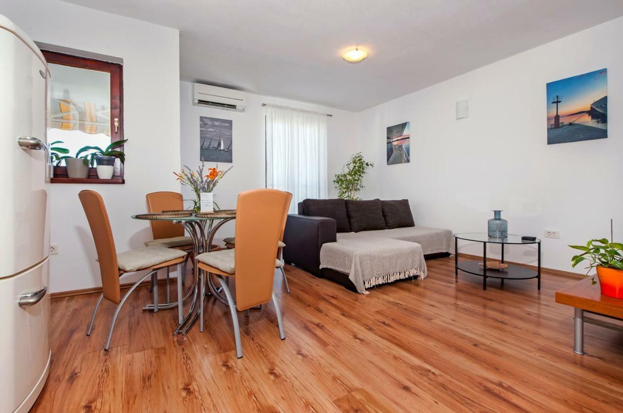 Apartment Thalassa ロヴィニ エクステリア 写真