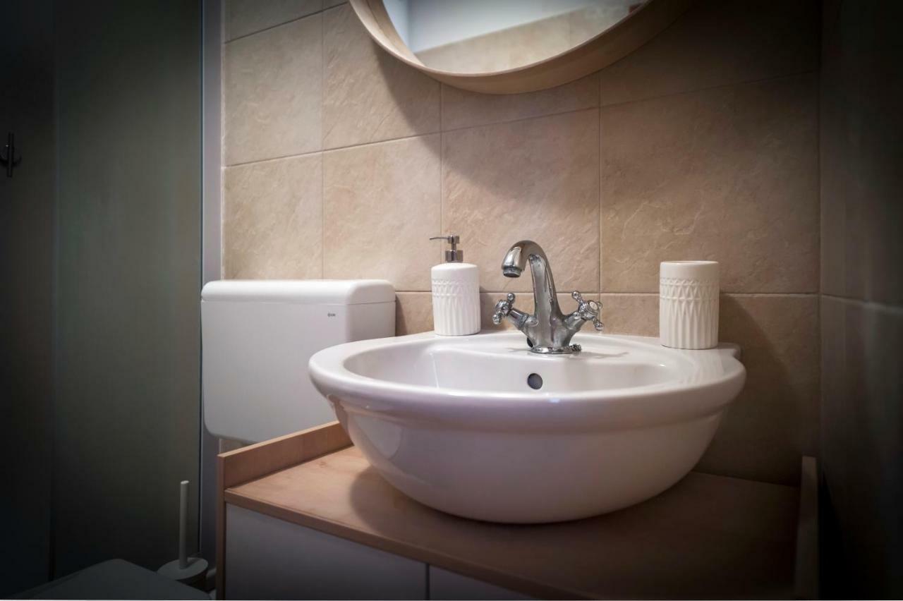 Apartment Thalassa ロヴィニ エクステリア 写真