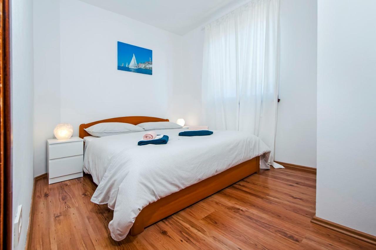 Apartment Thalassa ロヴィニ エクステリア 写真