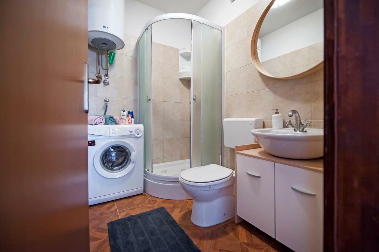 Apartment Thalassa ロヴィニ エクステリア 写真