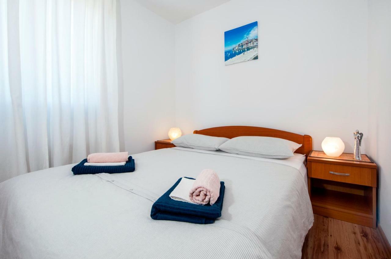 Apartment Thalassa ロヴィニ エクステリア 写真