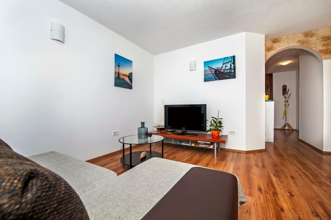 Apartment Thalassa ロヴィニ エクステリア 写真