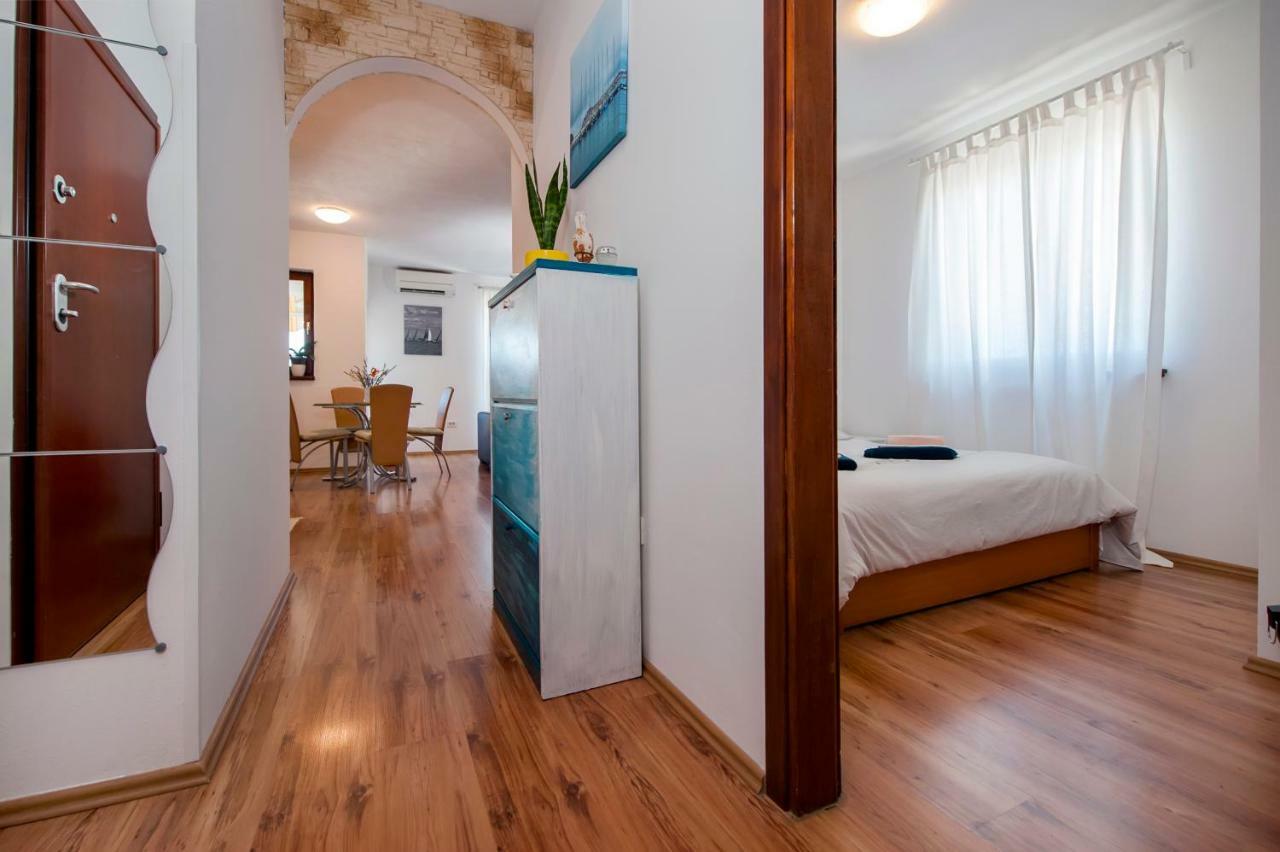 Apartment Thalassa ロヴィニ エクステリア 写真