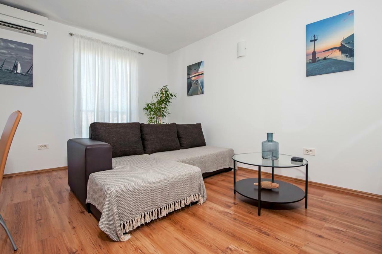 Apartment Thalassa ロヴィニ エクステリア 写真