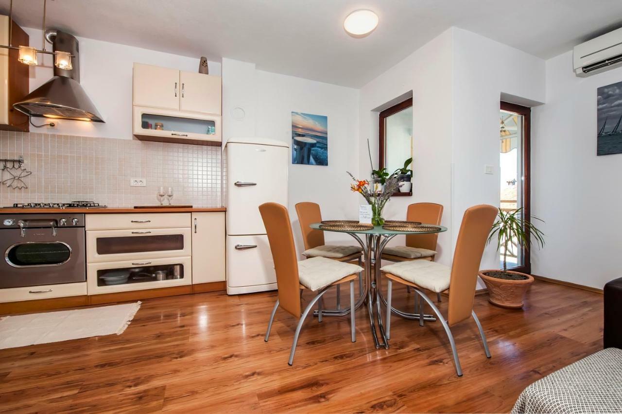 Apartment Thalassa ロヴィニ エクステリア 写真