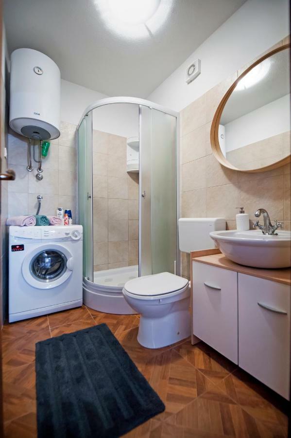 Apartment Thalassa ロヴィニ エクステリア 写真